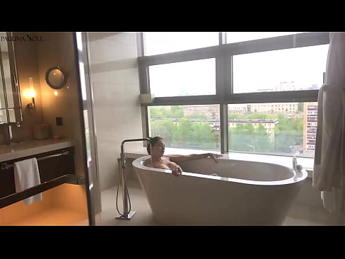 ❤️ عزیزم فوق العاده با شور و شوق بیدمشک خود را در حمام تکان می دهد ❤ فوق پورن در fa.mypornpics.ru